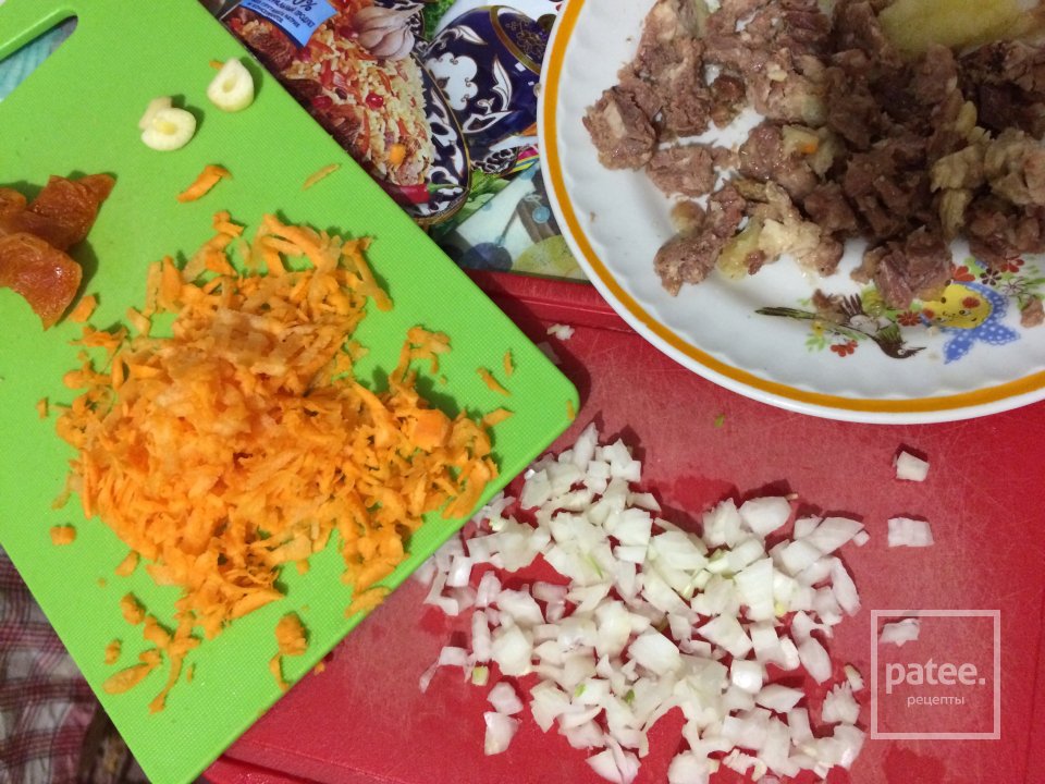 Быстрый плов с тушенкой - Шаг 2