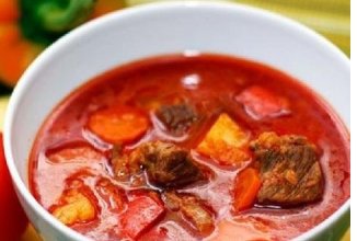 Венгерский суп с квашеной капустой и фасолью