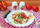 Салат с помидорами и капустой