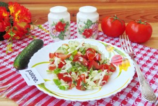 Салат с помидорами и капустой
