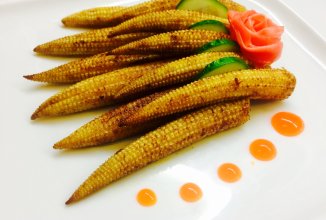 Маринованная мини-кукуруза.