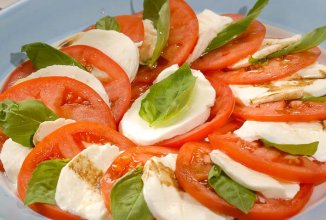 САЛАТ &ldquo;КАПРЕЗЕ&rdquo;