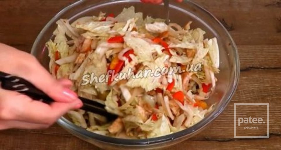 Легкий салат святковий з куркою. - Шаг 12