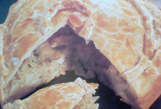 Пирог со сладким перцем и слоёным тестом.