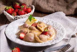 Вареники з полуницею