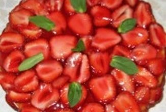 Торт с клубникой