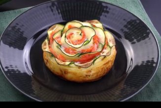 Розочка с лососем и цуккини