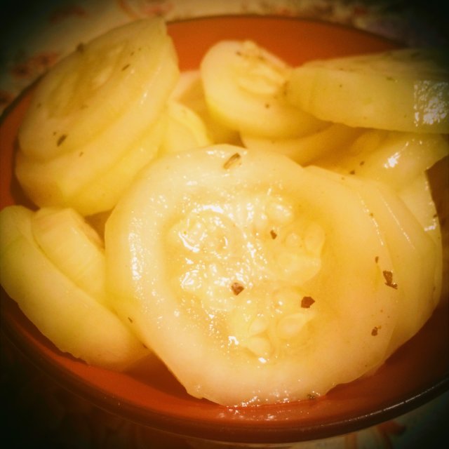 Мгновенные маринованные кабачки