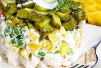 Солями салат з куркою