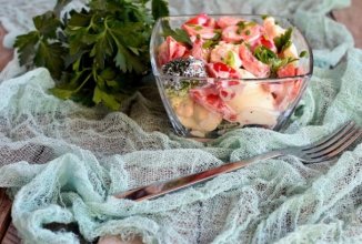 Салат з кольорової капусти та брокколі з яйцем