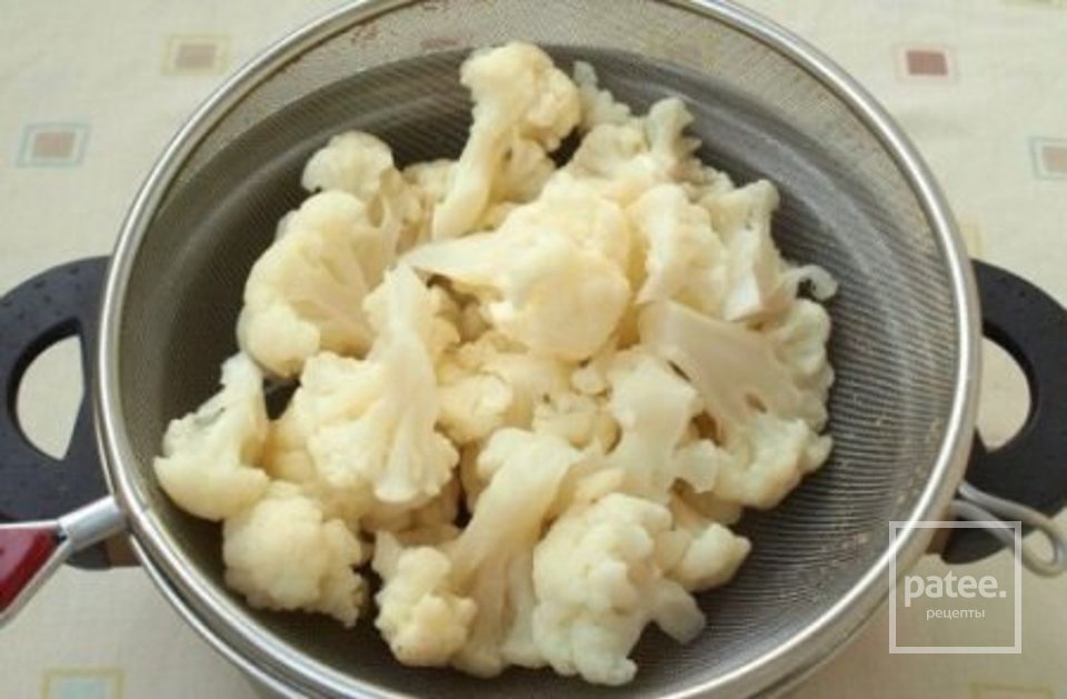 Кольорова капуста з печерицями в сметані - Шаг 1