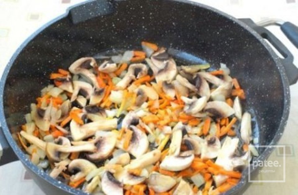 Кольорова капуста з печерицями в сметані - Шаг 3