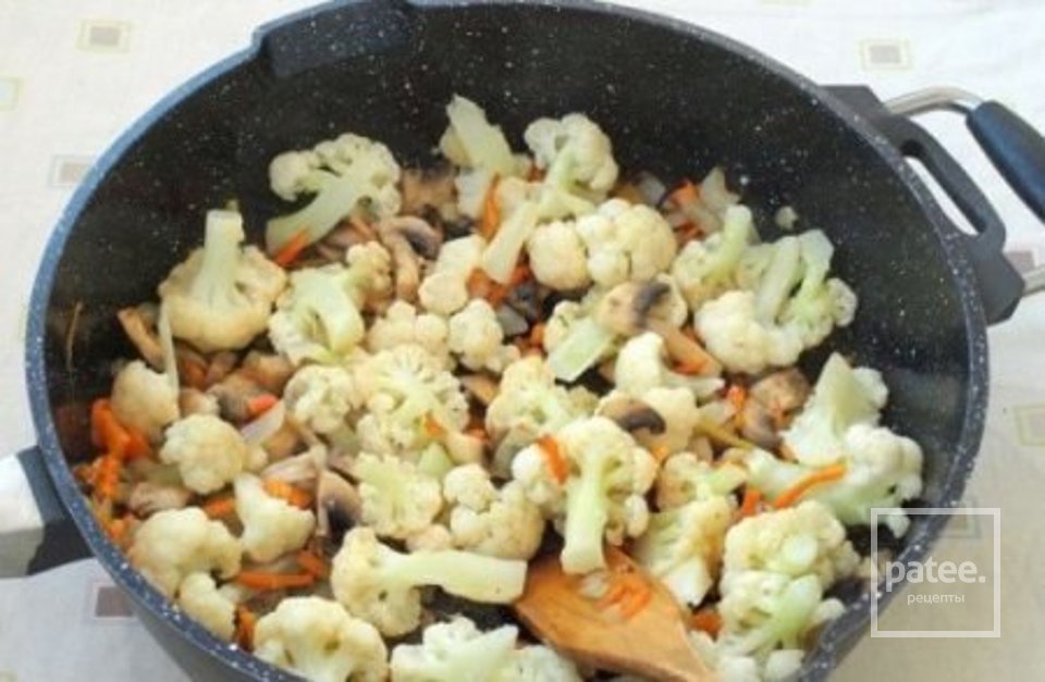 Кольорова капуста з печерицями в сметані - Шаг 4