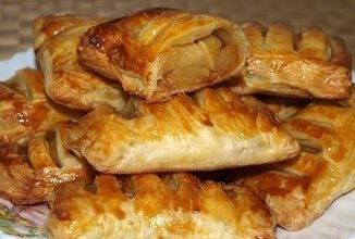 Слойки з яблуками