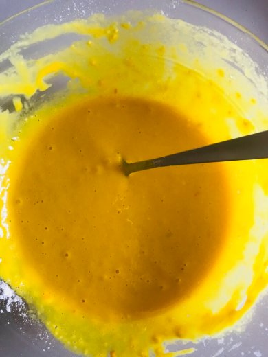 Королевские креветки и кусочки большого кальмара , обжаренные в кляре - Шаг 3