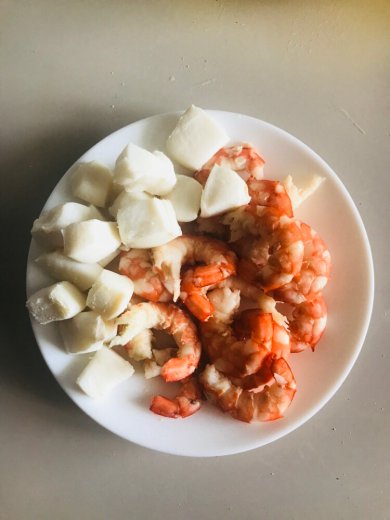 Королевские креветки и кусочки большого кальмара , обжаренные в кляре - Шаг 4