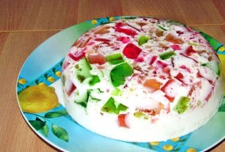 Торт "Битое стекло со сметаной"