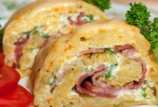 Картофельный рулет с ветчиной