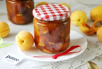 Абрикосовое варенье с ядрышками