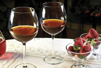 ВИНО ИЗ КЛУБНИКИ КЛУБНИЧНОЕ