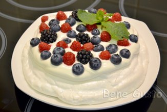 ТОРТ "ПАВЛОВА" СО СВЕЖИМИ ФРУКТАМИ