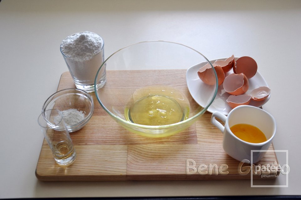 ТОРТ "ПАВЛОВА" СО СВЕЖИМИ ФРУКТАМИ - Шаг 1