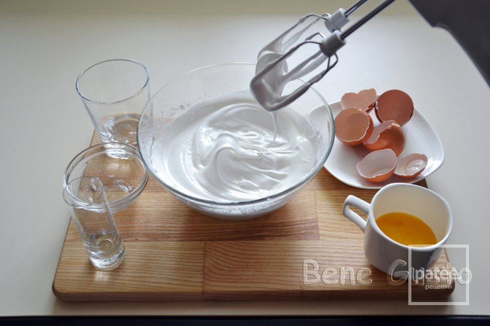 ТОРТ "ПАВЛОВА" СО СВЕЖИМИ ФРУКТАМИ - Шаг 2