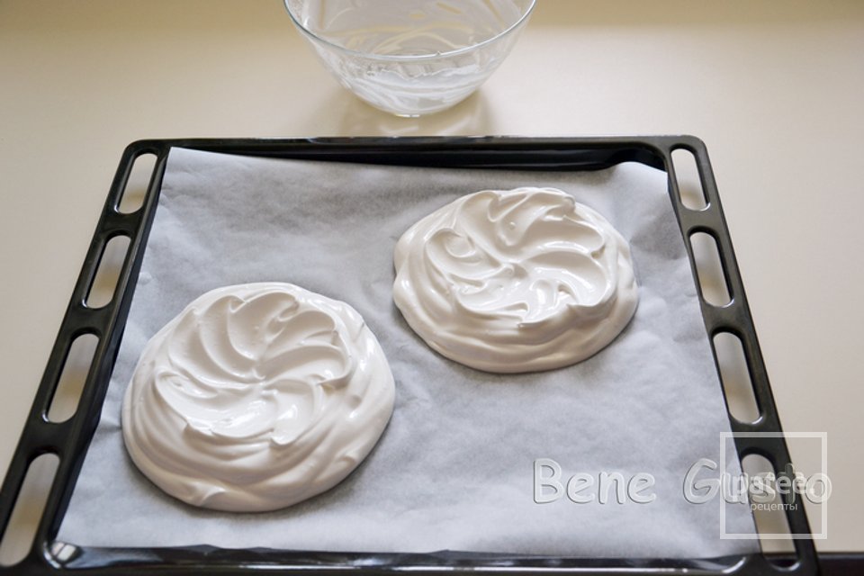 ТОРТ "ПАВЛОВА" СО СВЕЖИМИ ФРУКТАМИ - Шаг 3