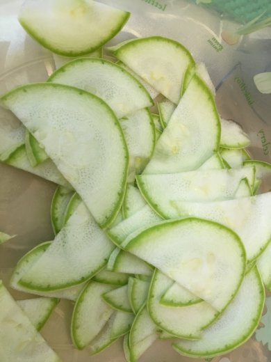 ОСТРАЯ ЗАКУСКА ИЗ КАБАЧКОВ - Шаг 1