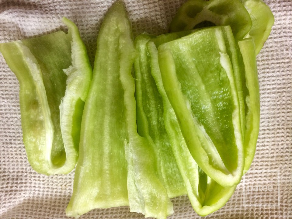 Рулет из индейки с зелёной аджикой. - Шаг 3