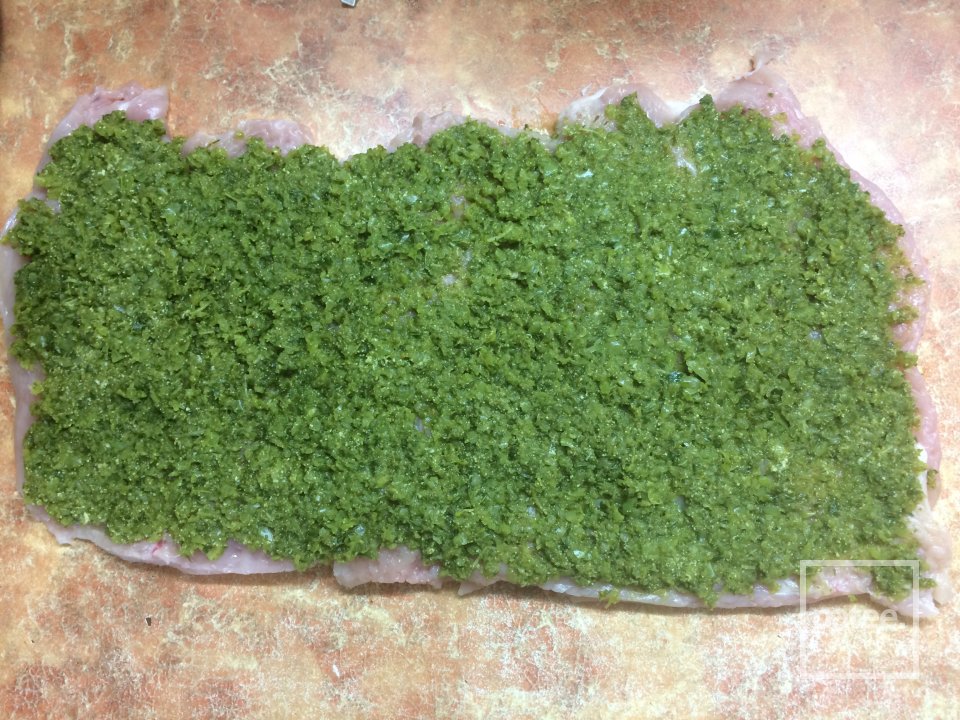 Рулет из индейки с зелёной аджикой. - Шаг 8