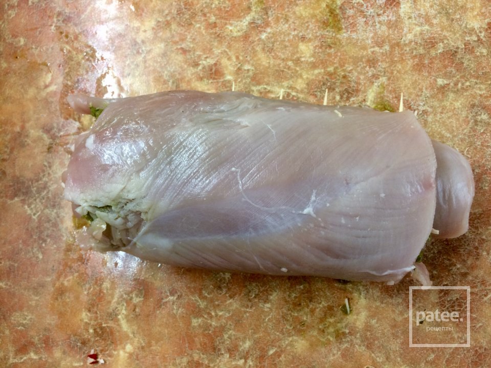 Рулет из индейки с зелёной аджикой. - Шаг 10