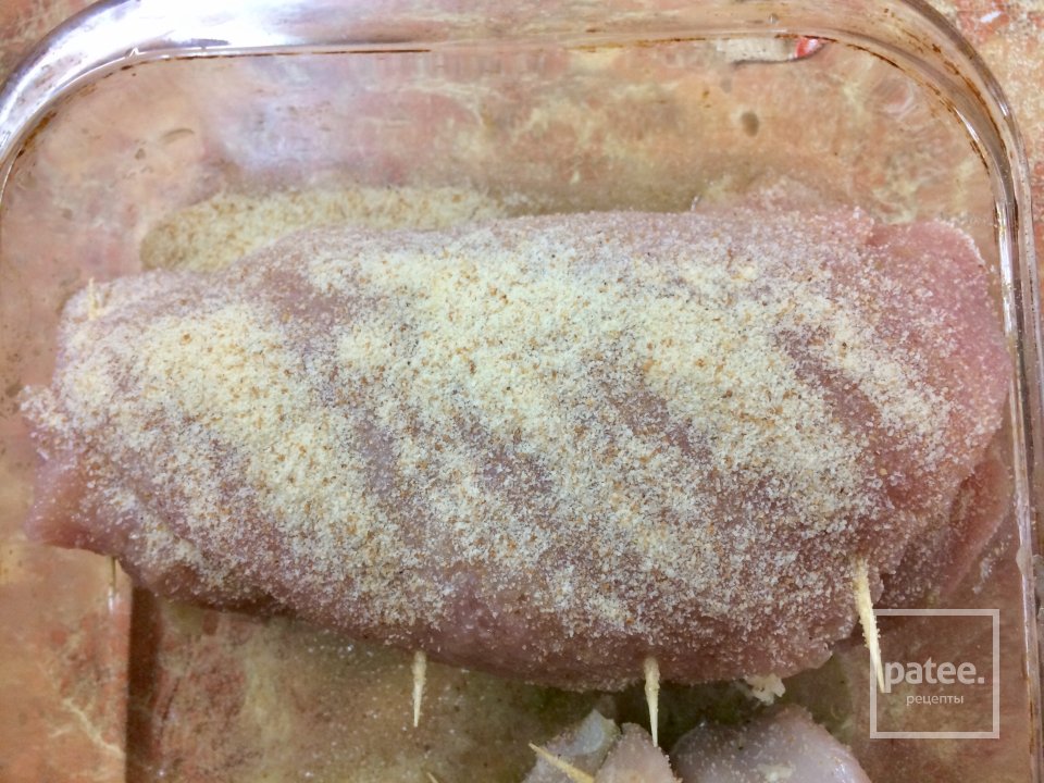 Рулет из индейки с зелёной аджикой. - Шаг 11