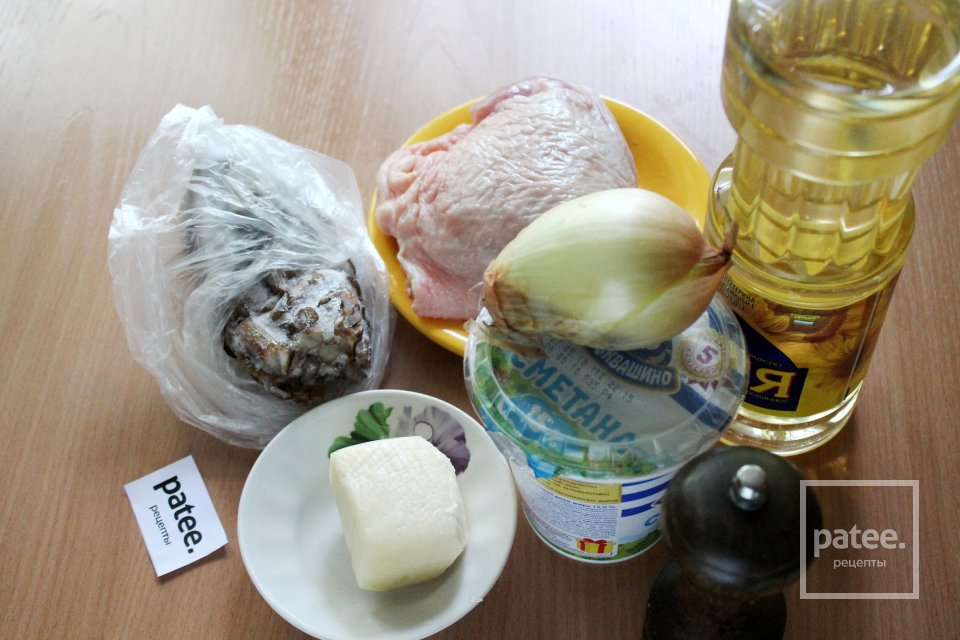 Жюльен с курицей и грибами в микроволновке - Шаг 1