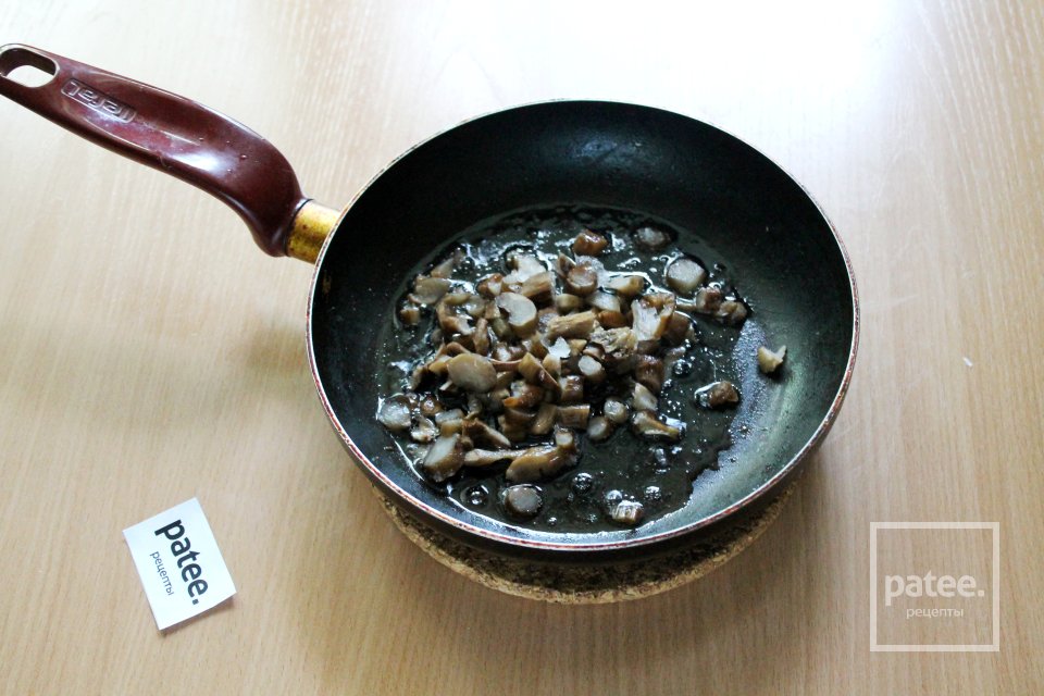 Жюльен с курицей и грибами в микроволновке - Шаг 2