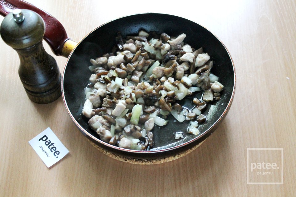 Жюльен с курицей и грибами в микроволновке - Шаг 6