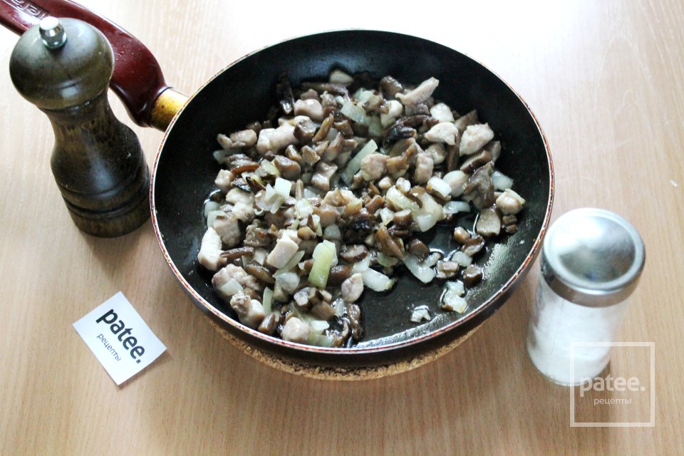 Жюльен с курицей и грибами в микроволновке - Шаг 7