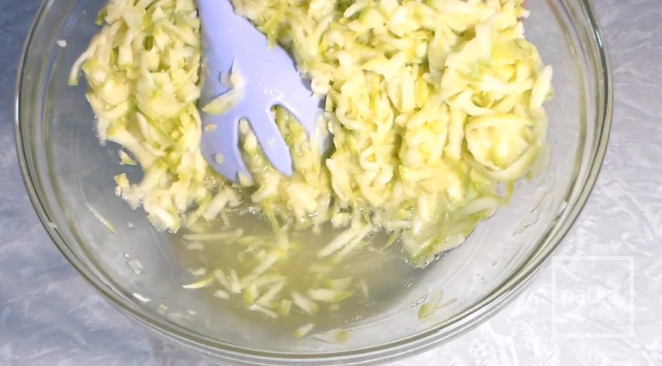 Кабачковые маффины с сыром - Шаг 3