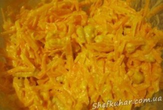 Салат із морки і сухариків