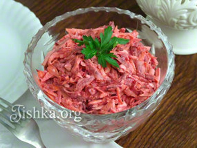 Салат из сырой свеклы и моркови с сырком