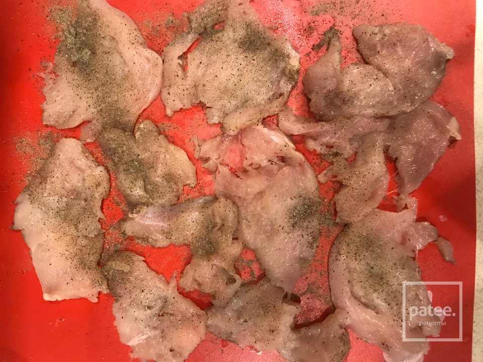 Медальоны из филе цыплёнка-бройлера с кусочками Хамона и с соусом Сальса🇪🇸 - Шаг 2