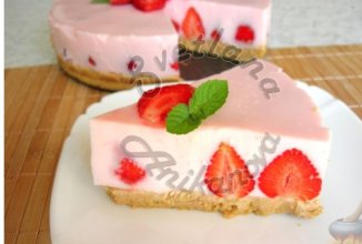 Клубничный йогуртовый торт (без выпечки)