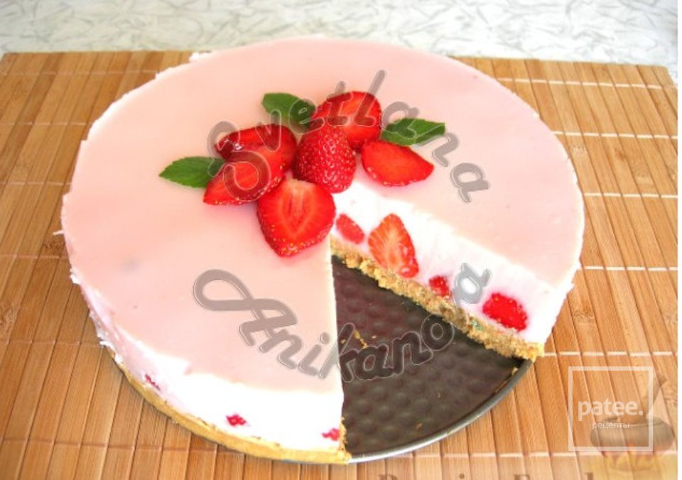 Клубничный йогуртовый торт (без выпечки) - Шаг 10