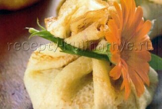 Мешочки с яблоком и изюмом