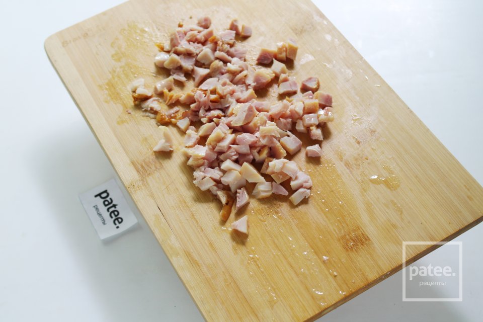 Слоеный салат с копченой курицей и черносливом - Шаг 9