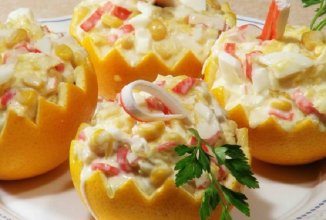 Крабовый салат в апельсинах