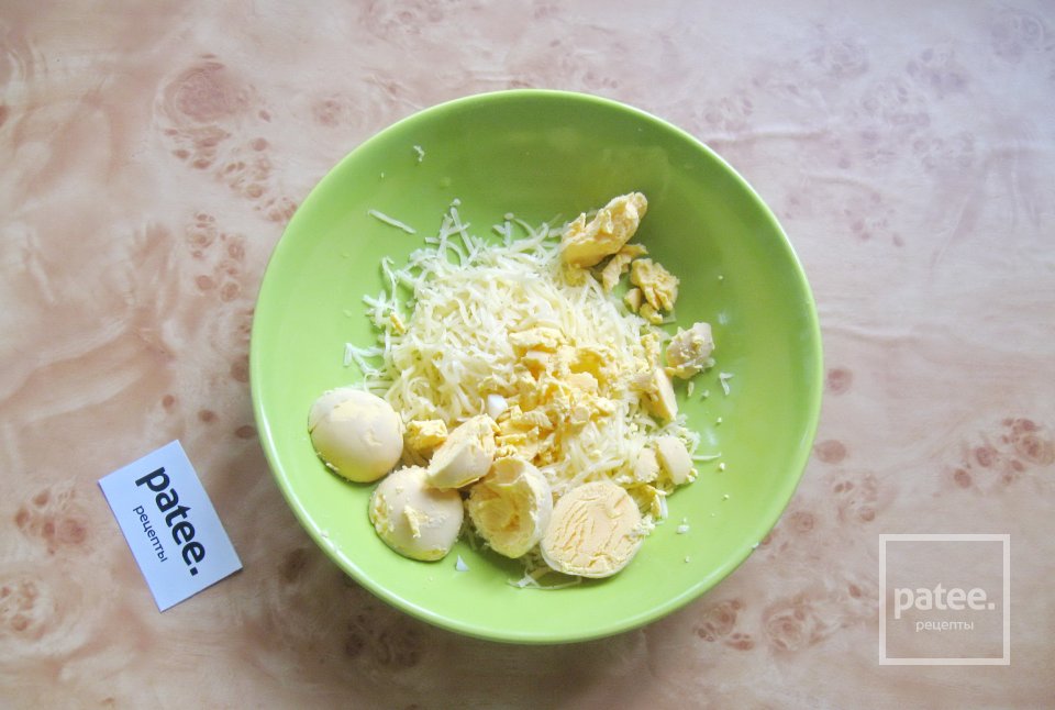 Яйца фаршированные сыром и чесноком - Шаг 5