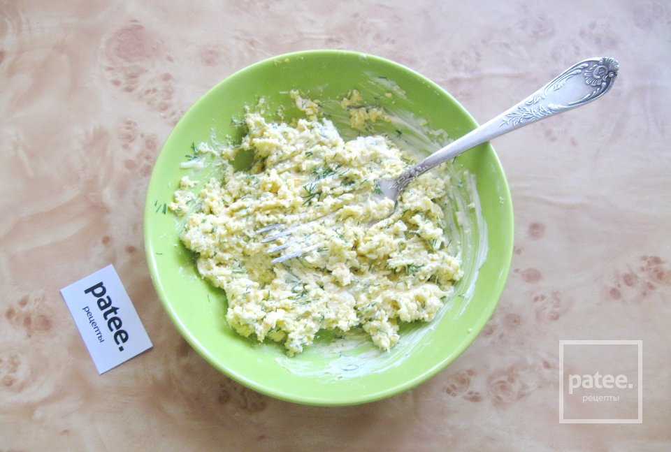 Яйца фаршированные сыром и чесноком - Шаг 9