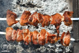 Шашлык из свинины рулетиками