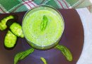 Зелёное смузи с огурцом и авокадо